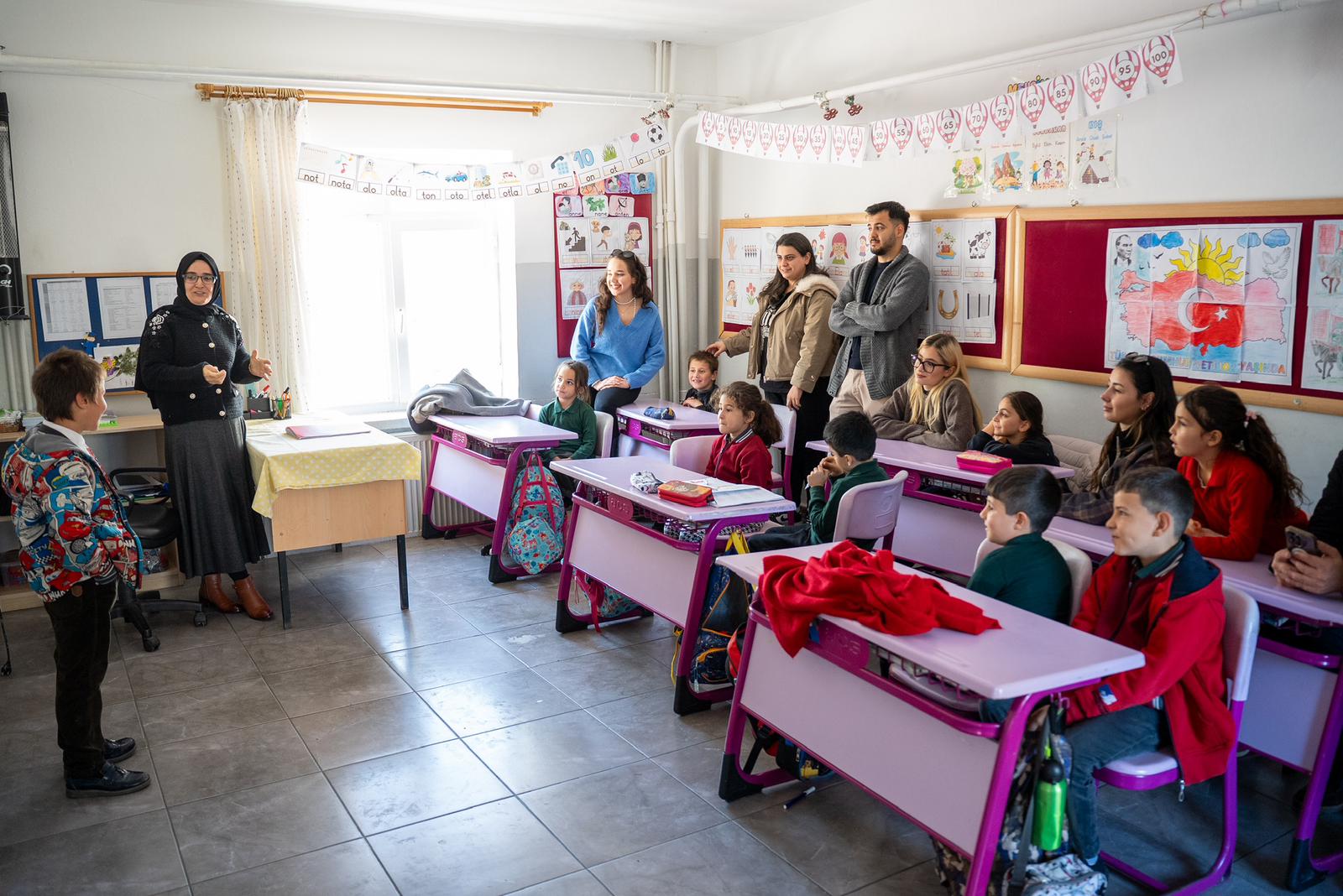 Türk Demokrasi Vakfı’ndan Dünya Çocuk Hakları Günü’nde anlamlı ziyaret